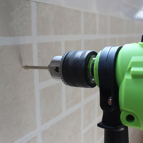 瓷砖墙面打孔注意事项(瓷砖墙面打孔用什么工具)